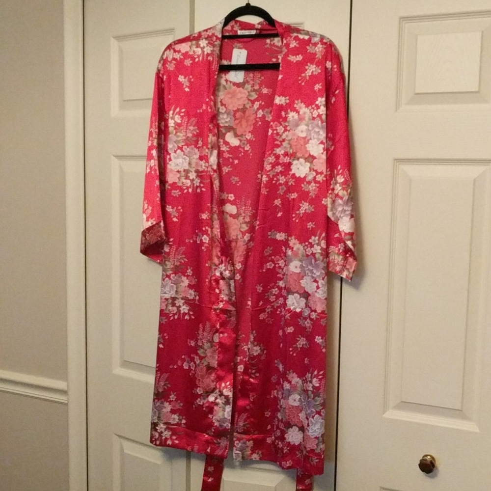 Beautiful Silk Robe *NWT*